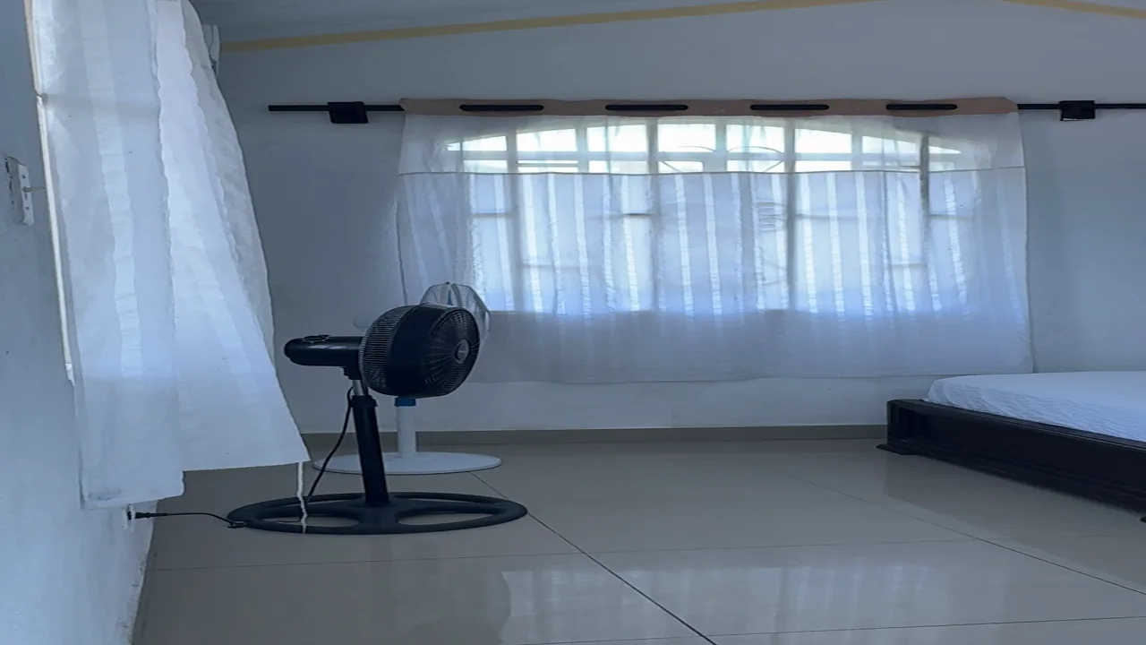 Chambre 101 — A001_06261128 AM_C001.MOV