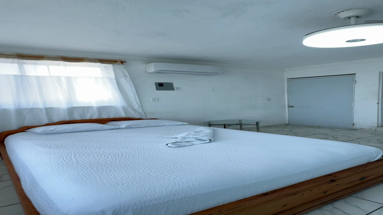 Chambre 104 — A001_06261144 AM_C005.MOV