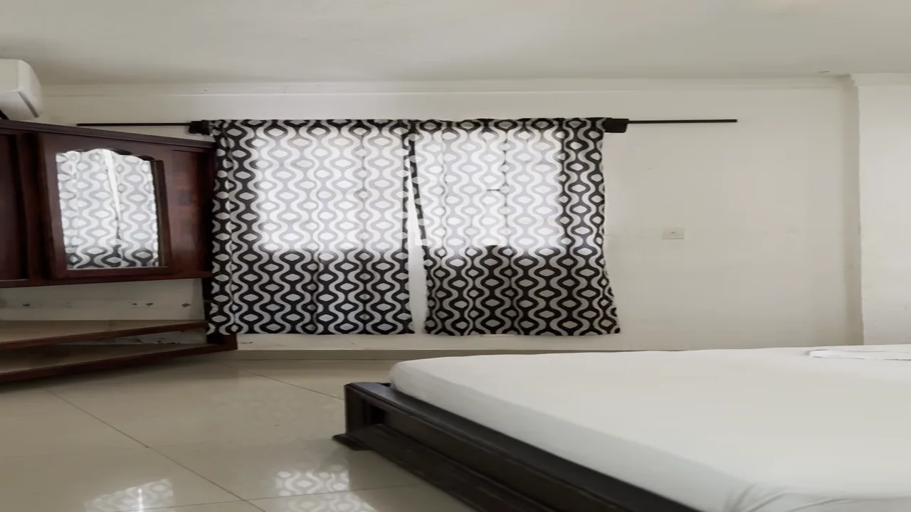 Chambre 108 — IMG_4492.mov